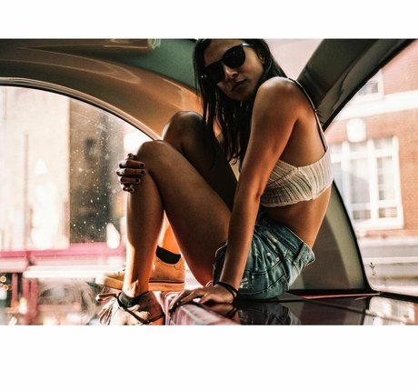 Aylin Tezel star adult photos