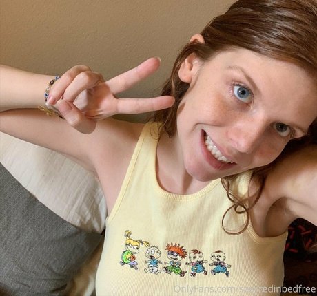 sexyredinbedfree star art pictures