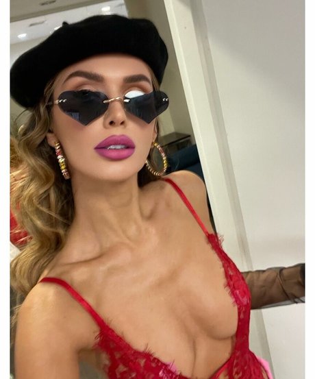 Tika Camaj adult model pic