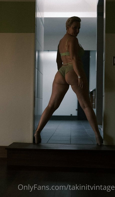 chubby nude onlyfans nudes image