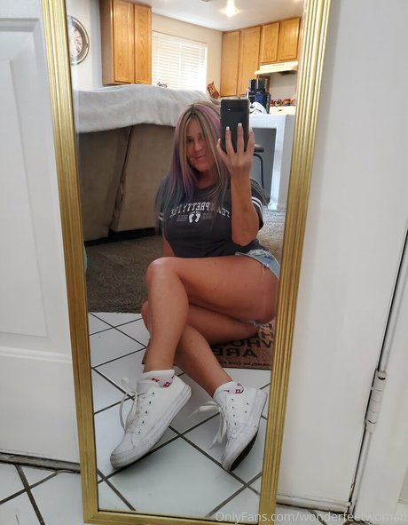 wonderfeetwoman naked actress pictures