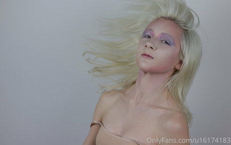 renbunni high quality model photo