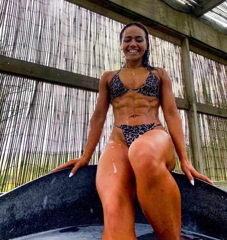 LouiseWhyyte erotic model archive