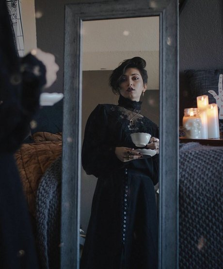 Olivia Graves pornstar erotic galleries