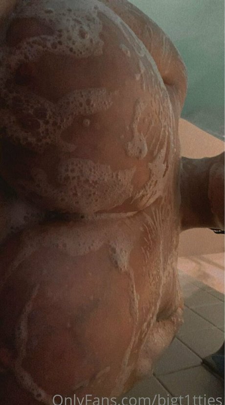 bigt1tties model photos