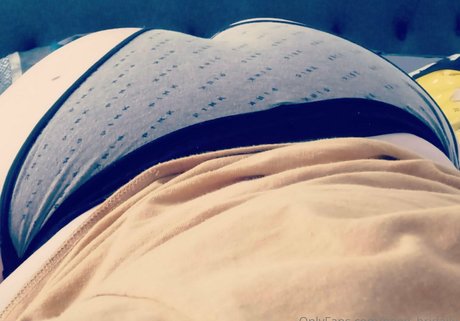 famous midget onlyfans naked photos