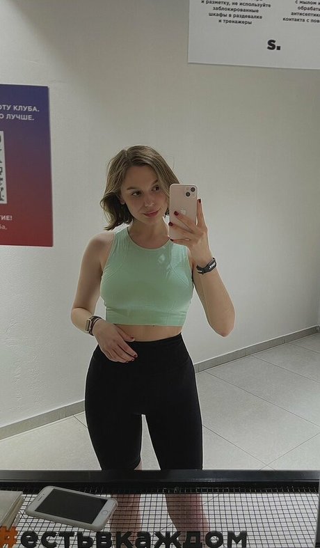 Miraclekity nudes model img