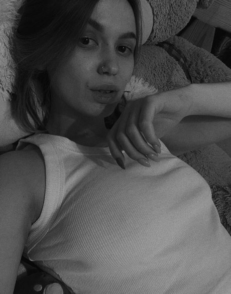 Miraclekity naked actress picture