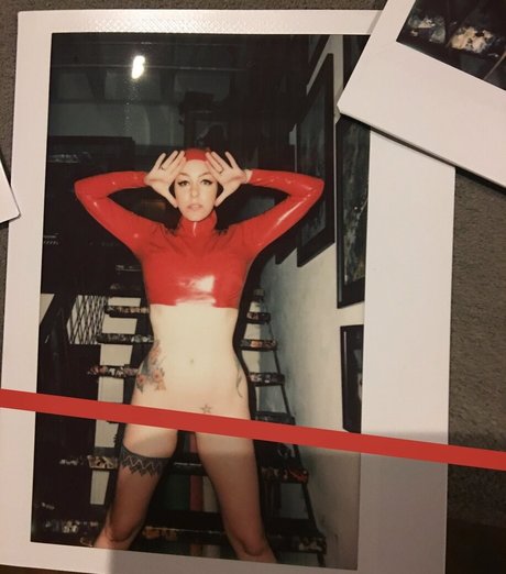 Moxicontin star exclusive photo