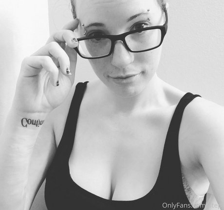 big tits brunette onlyfans hot xxx photo