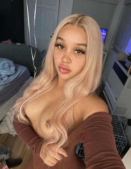 aussiebabe18 nude model photo