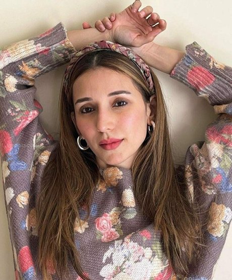 Heli Daruwala beautiful pornstar pictures