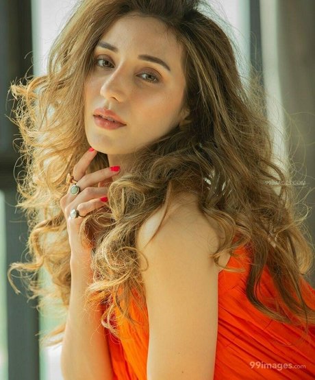 Heli Daruwala model erotic img