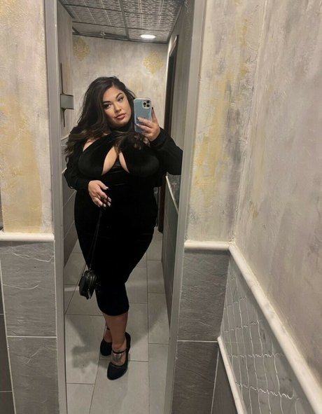 ethacake pretty pornstar image