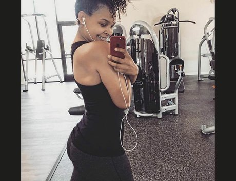 Samantha Mumba free actress pic