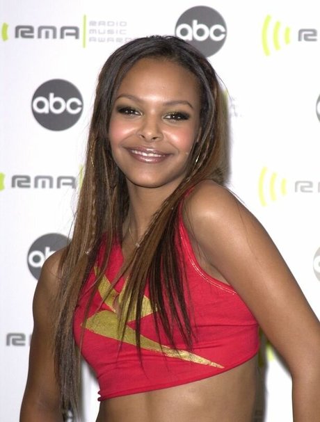 Samantha Mumba art star photos