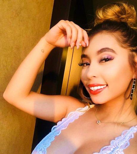 Thestarvasquez hot star photo