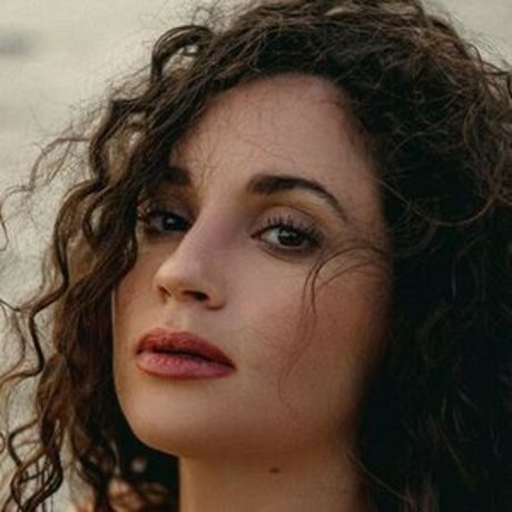 Smallcurlyfry pretty actress picture