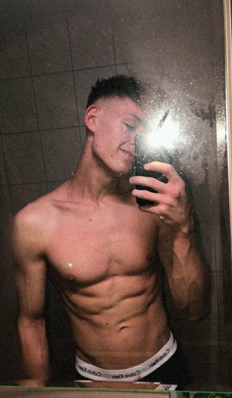 lucashallfree star perfect photo