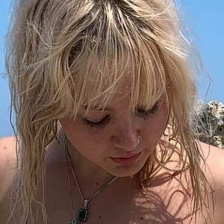 _femalien naked actress img