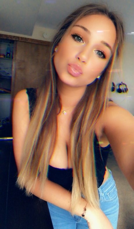 Cassandra Spano model image