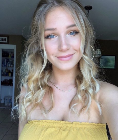 Cassandra Spano sexy actress pictures