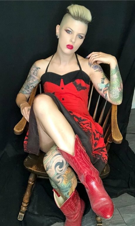 dicentra6 model nudes picture