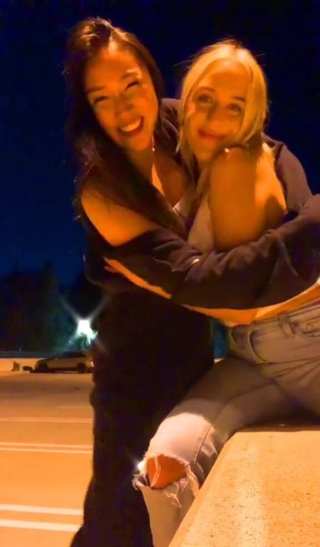 Holly Youpa pretty model archive