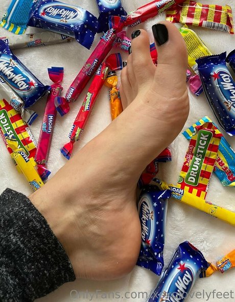 xoxolovelyfeet top model pic