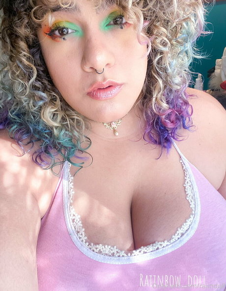 chubby kitty onlyfans pornographic image