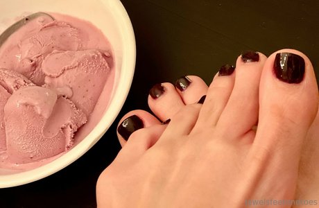 jewelsfeetandtoes porn model gallery