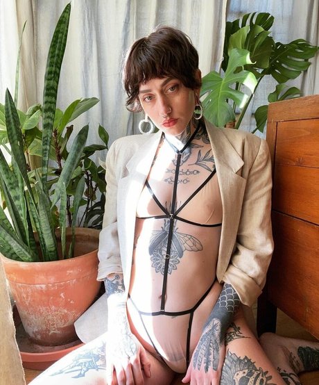 Deadnettle pretty actress archive