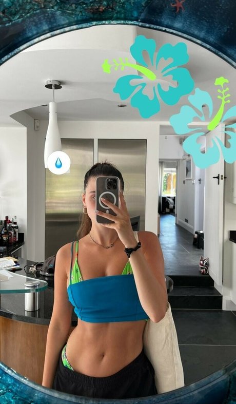 Sophie Slape nude model photos