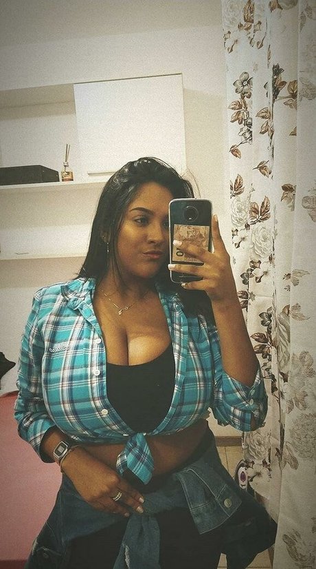 skinny brunette onlyfans pornographic image