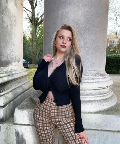 Amber R Brightman perfect model images