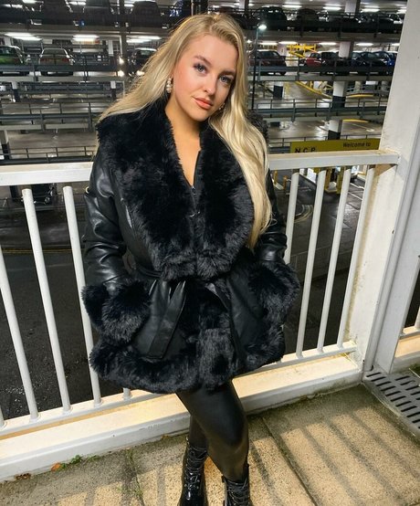 Amber R Brightman star pretty picture