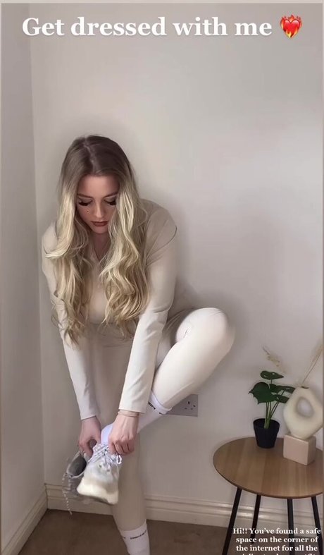 Amber R Brightman art model gallery