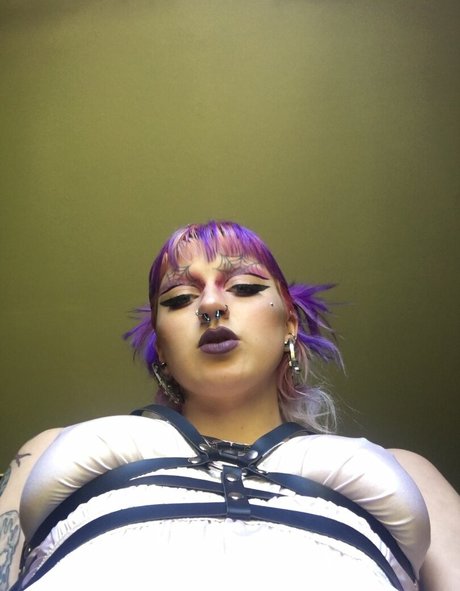 gothbimboxxx model naked img