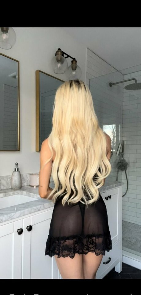 blonde lesbian onlyfans top pic