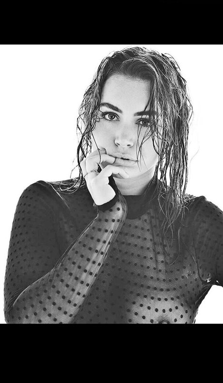 Sophie Simmons star erotic pics