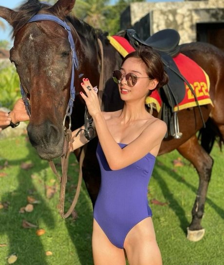 nayoungkim18 naked star img