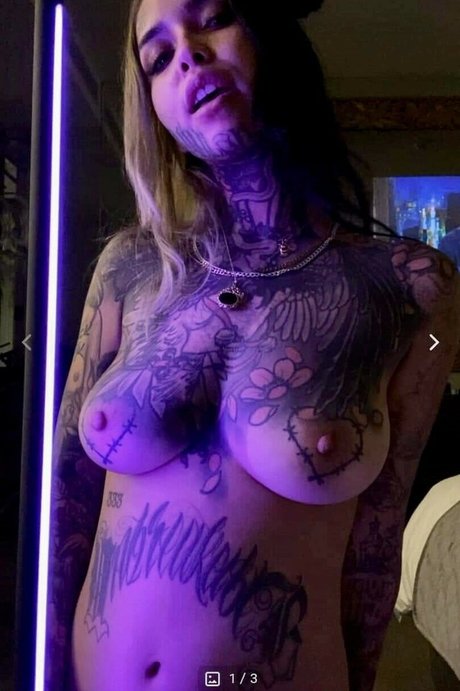 Yasvo nude model photo