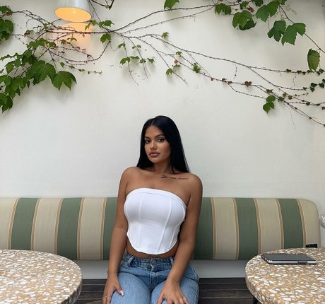 Ari Kumar pretty pornstar images