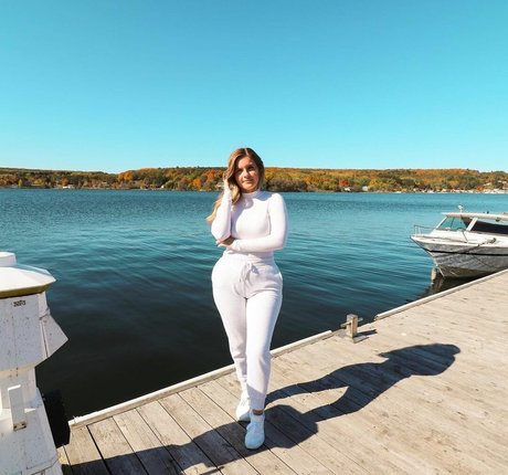 Alexandra Strambu model naked img