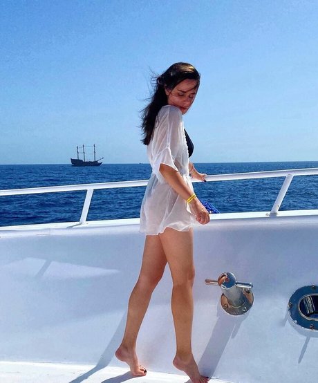 HeyHelenASMR star exclusive images