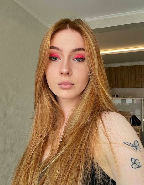 DanyaDaddy model pornographic pic