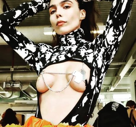 Dinkakay hot model img