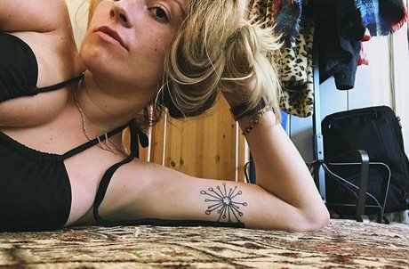 Gspels art model pic