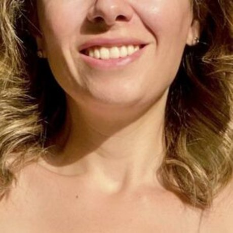 Gigi Anderson naked star img