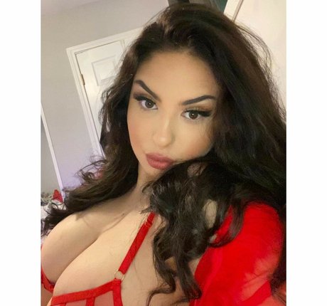 Daniela Ehimy model photo